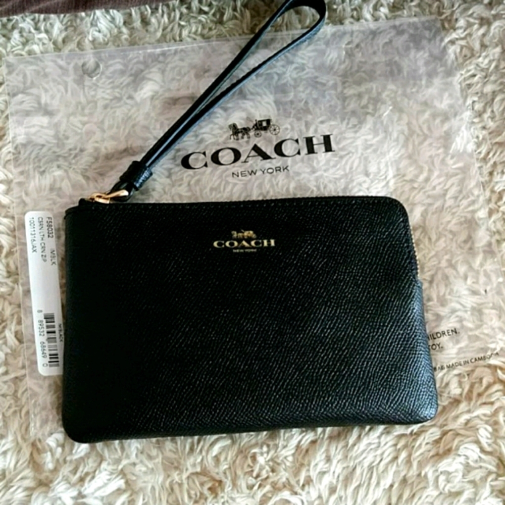 NWT Coach Black Pebbled Leather Wristlet - Picture 6 of 8